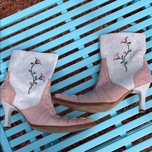 Able Cowgirl Boots!!!  Pink Embroidery flowers